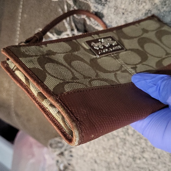 Coach Clutch - Picture 7 of 12